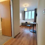 R&B Hotel